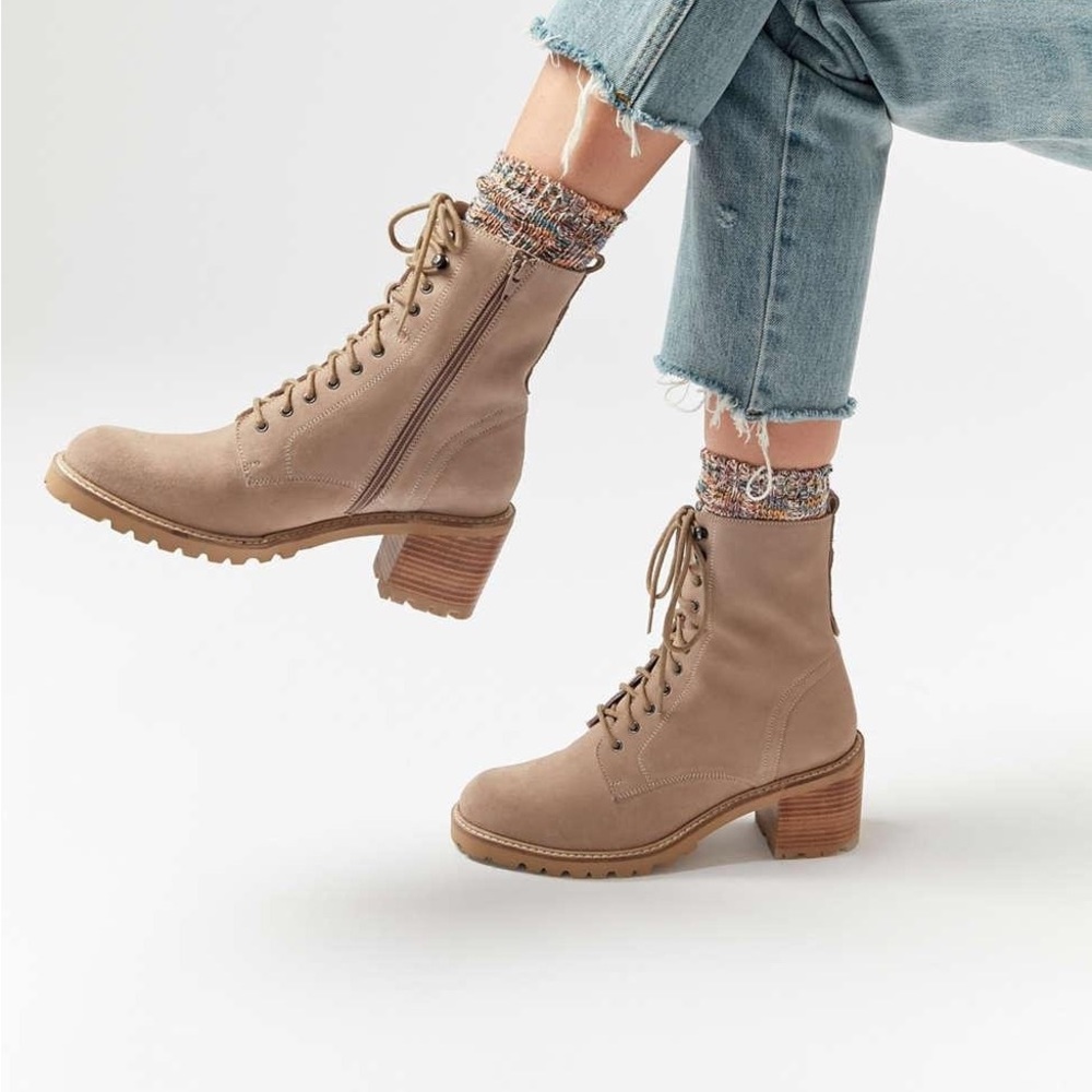 Seychelles Leather Irresistible Lace up Boot Sand Color Size 6,5